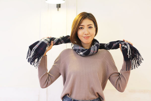 ＜おとなかわいいストールアレンジ＞ツイストがキモの一巻き風アレンジ