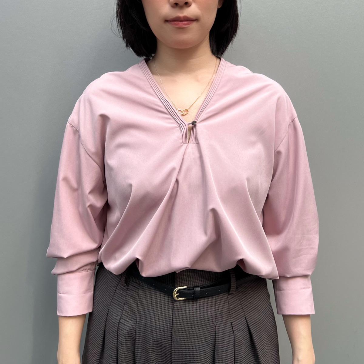襟ぐりとネックレスの長さの相性を検証
