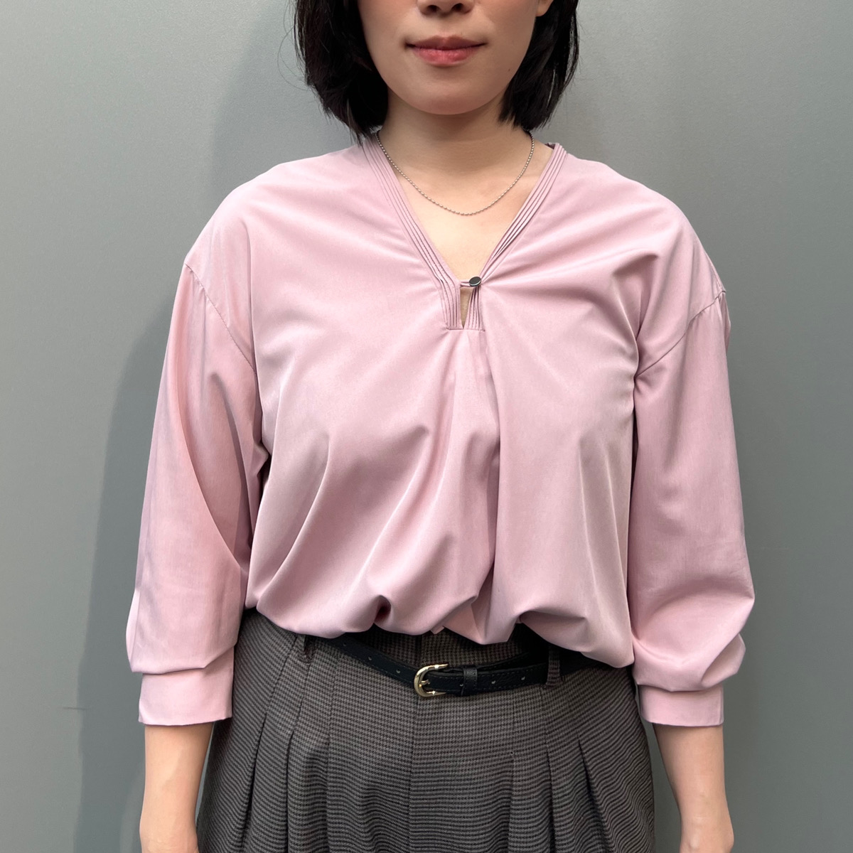 襟ぐりとネックレスの長さの相性を検証