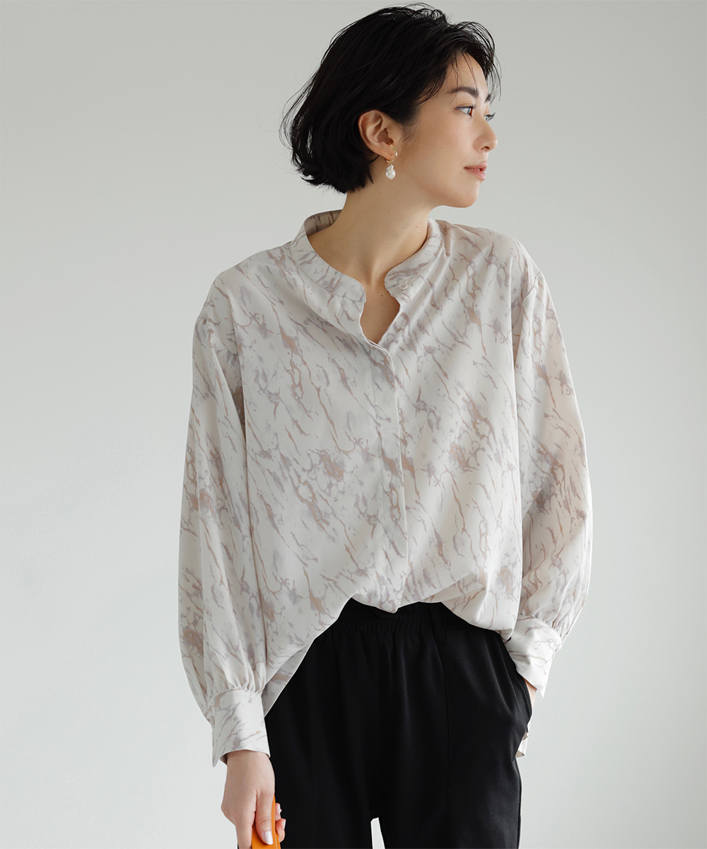 ★10％OFF★マーブル柄バンドカラーブラウス | WEBストア | ファッションレンタル【EDIST. CLOSET】